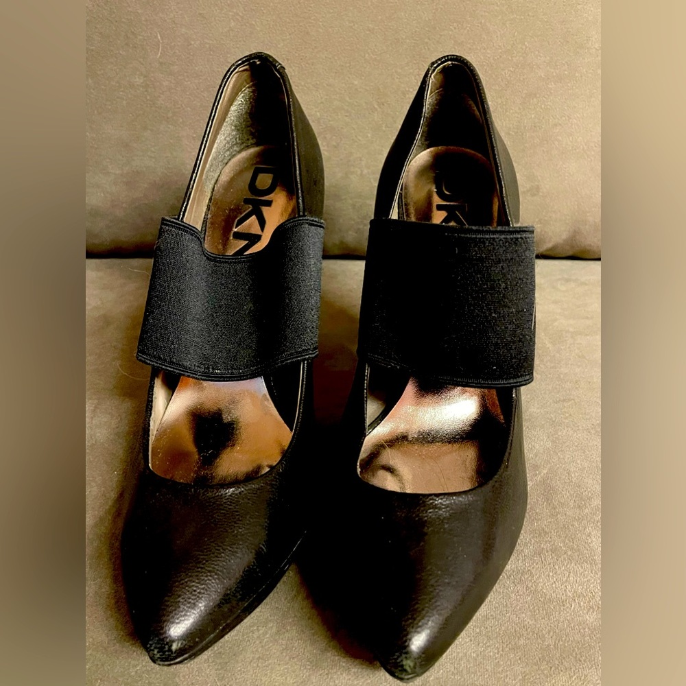 DKNY black pumps - Size 37 (6.5)